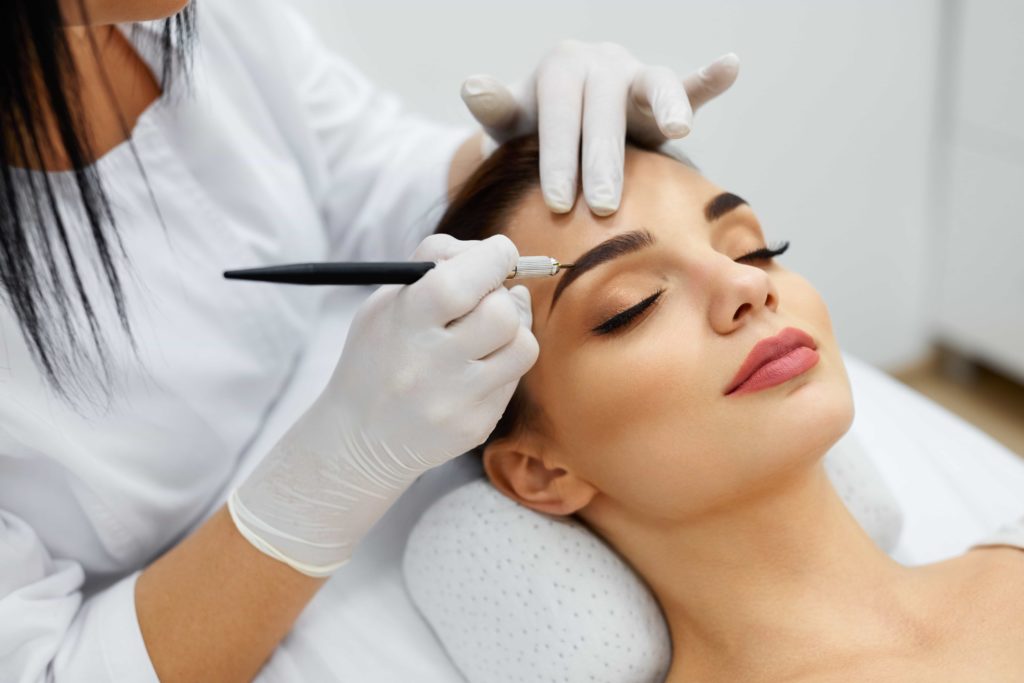 Which is Better, Microblading or Permanent Makeup